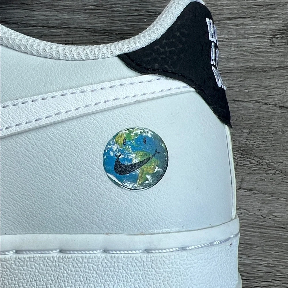 Nike Air Force 1 ’07 Next Nature “White/Black/Globe” Sneakers 6Y / Women’s 7.5